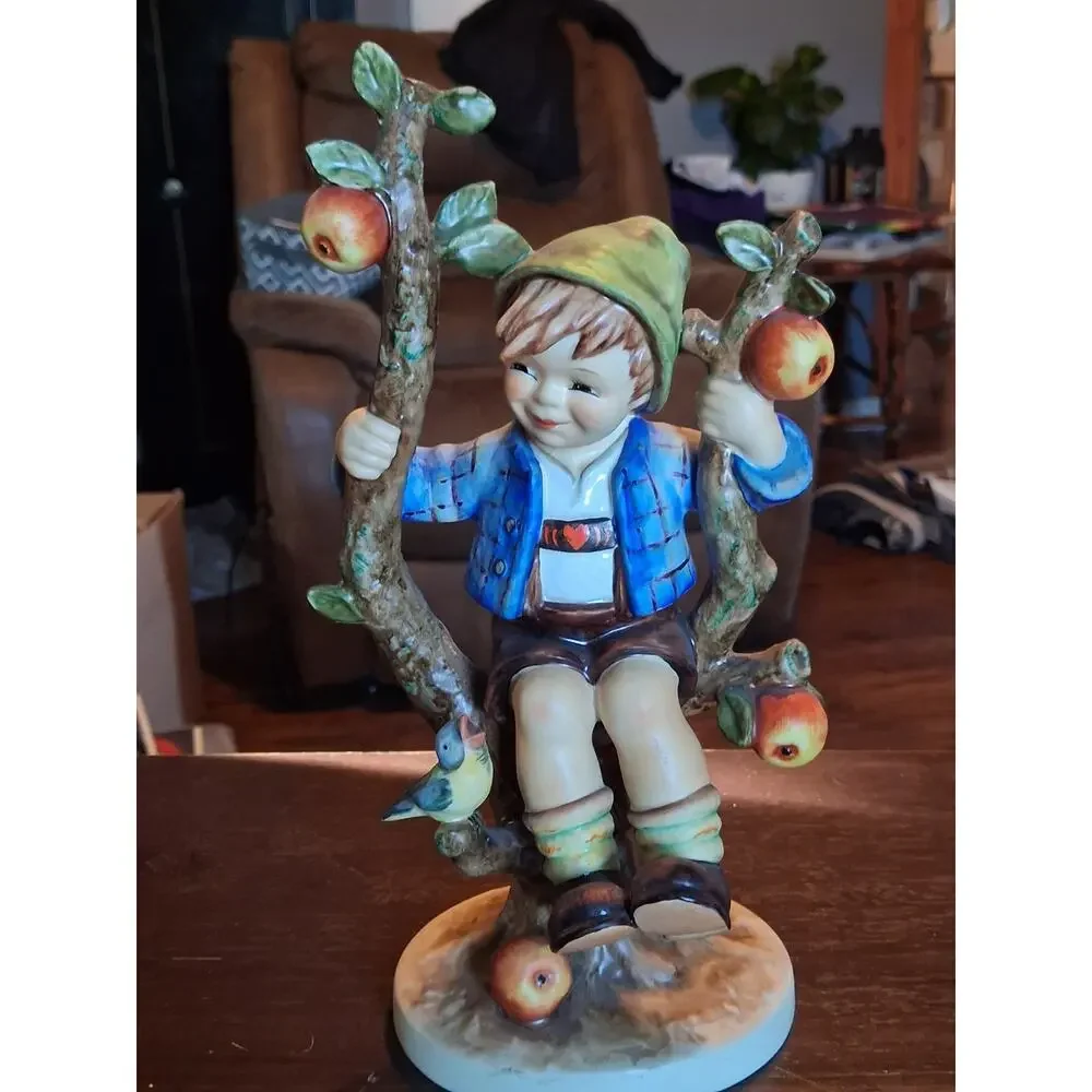 Hummel Goebel Figurine APPLE TREE BOY 142/V TMK 4 Made in Germany